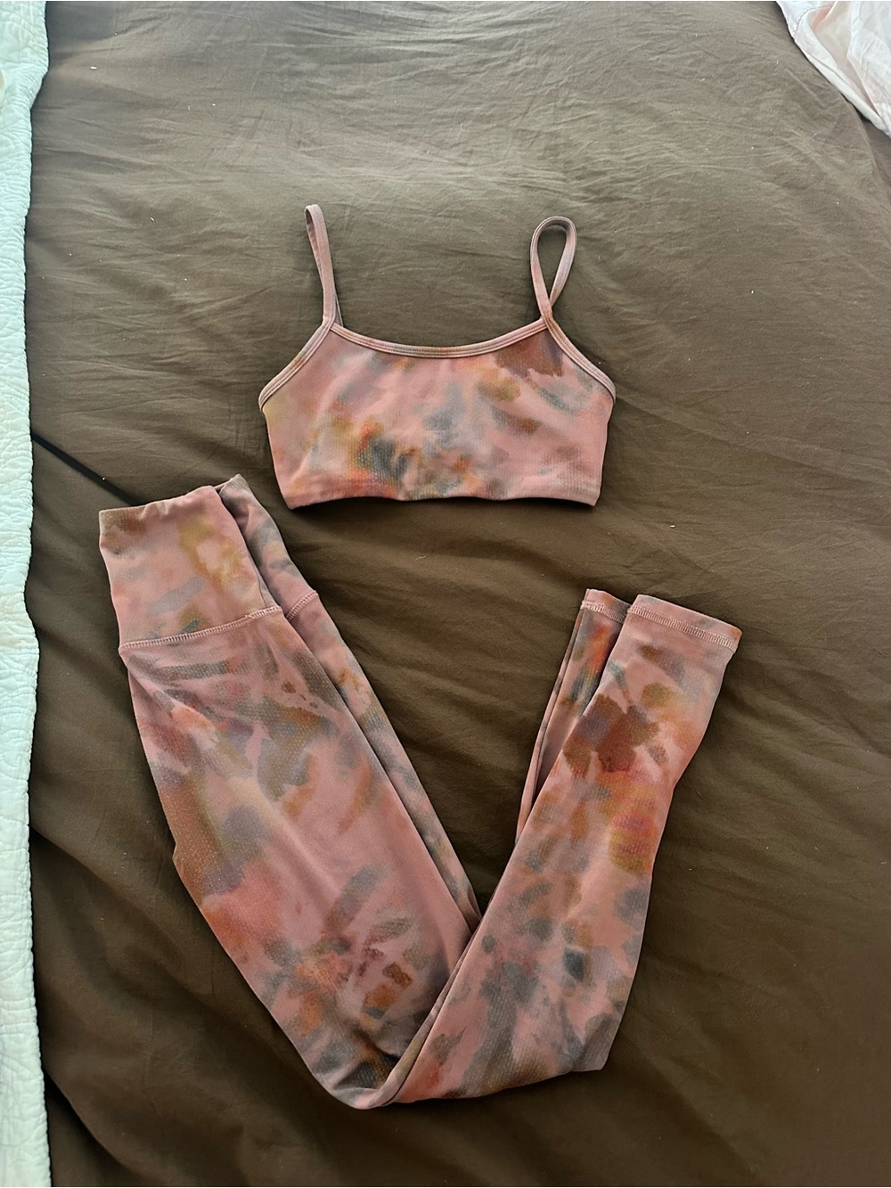 Women’s Tie-Dye Activewear Yoga Set - Pink Multi - Leggings and Sports Bra